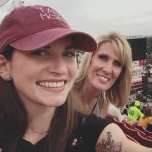 Meet your Posher, Lauren